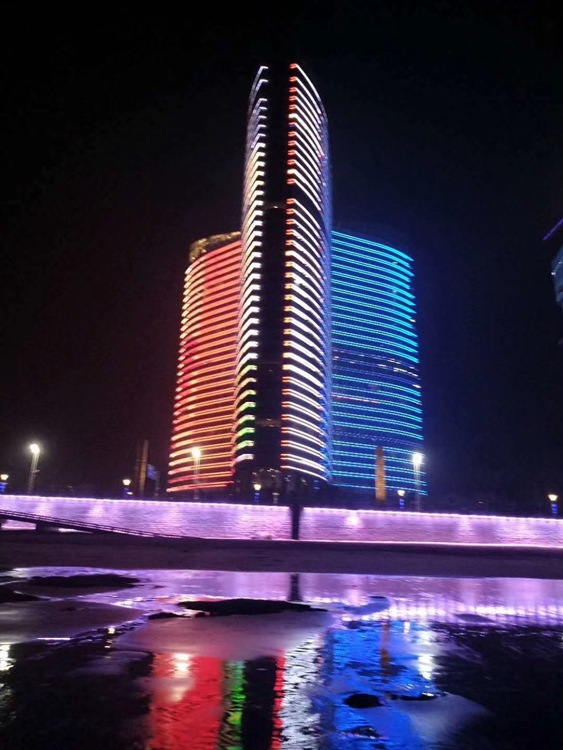 酒店楼体亮化.jpg