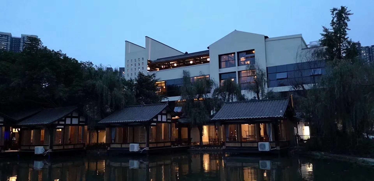 大功率投光灯.jpg
