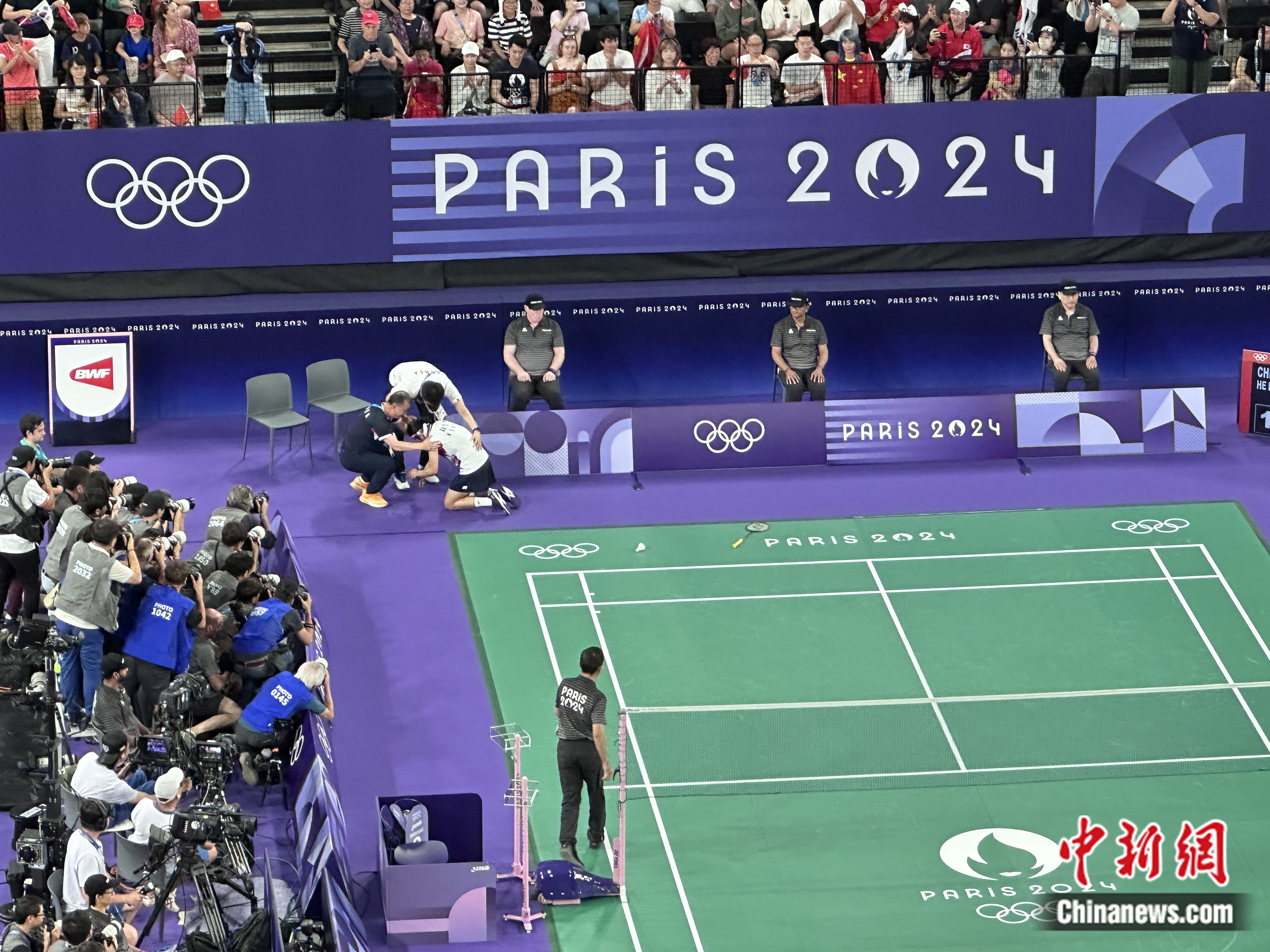 巴黎奥运会女子单打决赛：何冰娇不敌安洗莹，