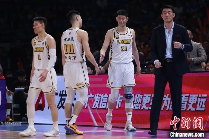 浙江广厦历史首夺CBA总冠军，胡金秋赛后泪洒赛