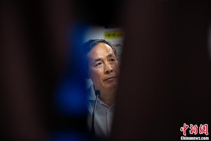 浙江广厦历史首夺CBA总冠军，胡金秋赛后泪洒赛