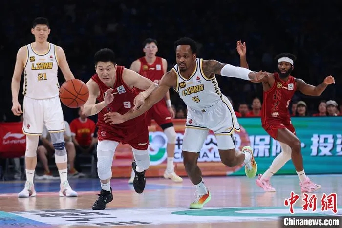 浙江广厦历史首夺CBA总冠军，胡金秋赛后泪洒赛