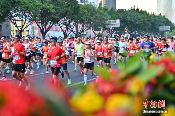 26000跑者竞速广州马拉松 埃塞俄比亚选手刷新赛