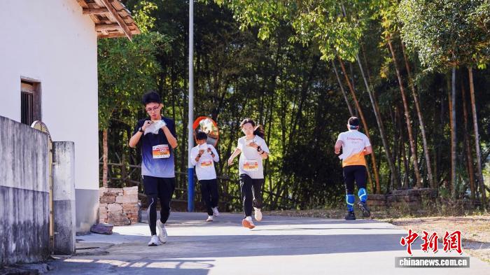 粤赣联动重走中央红色交通线：南粤古驿道定向