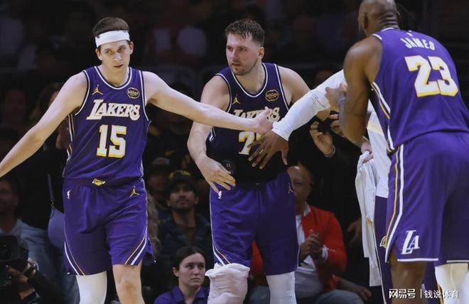 东契奇完成干细胞治疗返家探亲 预计下周归队备