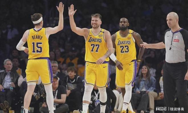 东契奇完成干细胞治疗返家探亲 预计下周归队备