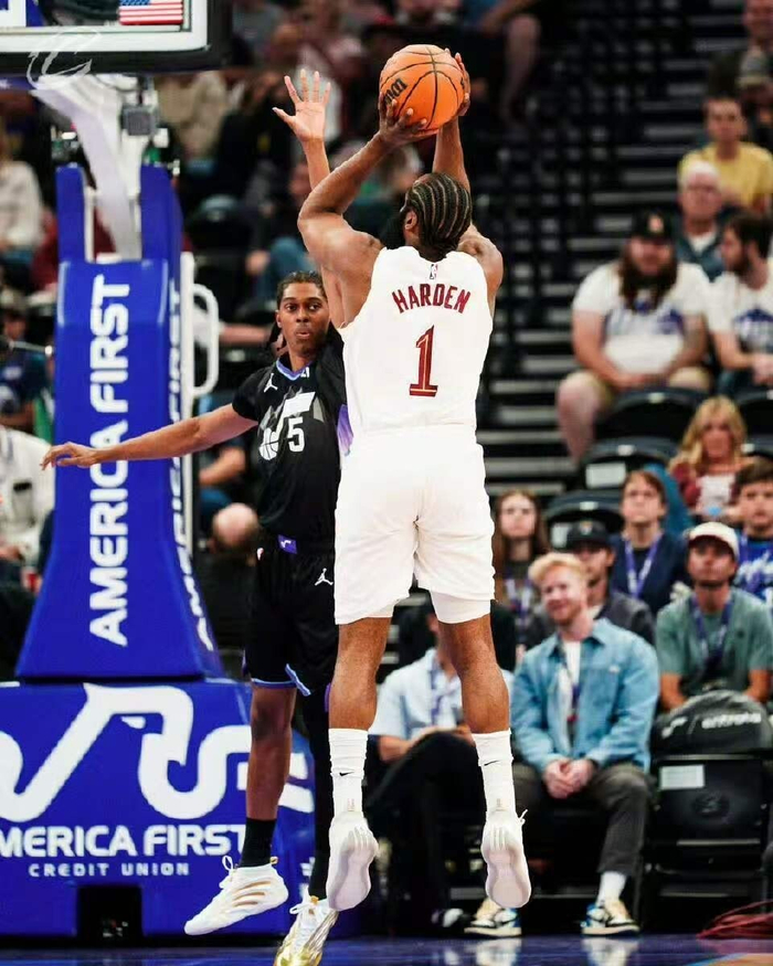 哈登接近100%超越乔丹得分纪录 詹姆斯杜兰特紧追