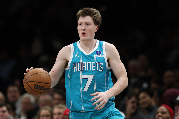 克尼佩尔附加赛三分低迷 马刺中锋三分神准成黑